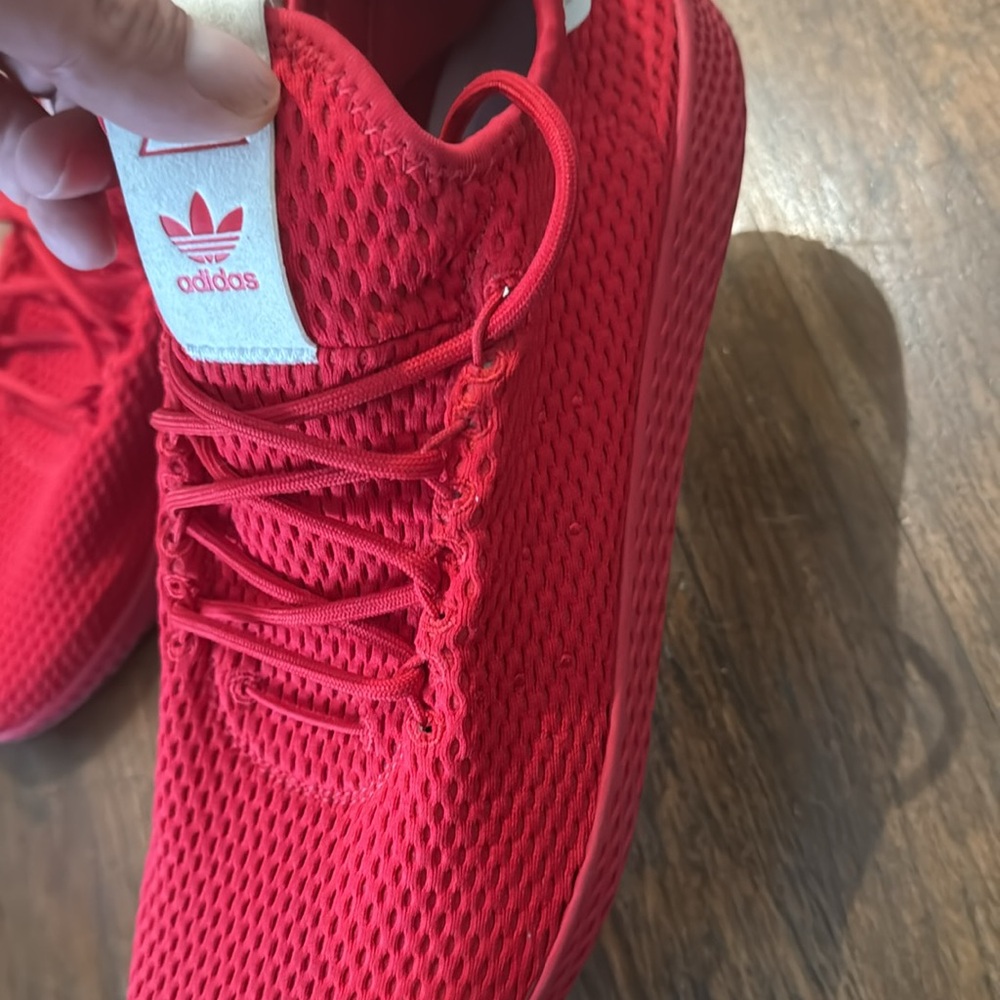Pharrell Williams tennis sneakers limited edition - Picture 2 of 3